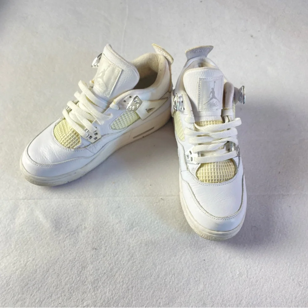 Nike Jordan Retro 4 Big Kids White Sneakers Size 5.5 Silver Jumpman Basketball